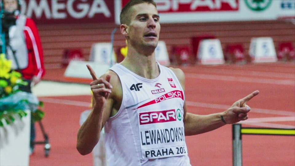 Złoty medal halowych Mistrzostw Europy w Pradze w biegu na 800 metrów wywalczył Marcin Lewandowski. Fot. Foto Olimpik/x-news