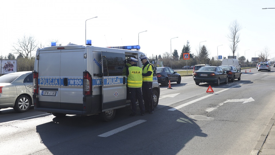Wypadek na ulicy 26 Kwietnia w Szczecinie. W środę ok. godz. 13 zderzyły się tam cztery auta osobowe. Fot. Piotr Sawiński [Radio Szczecin]