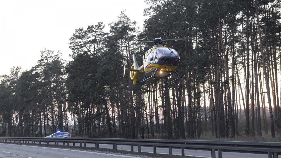 Helikopter lotniczego pogotowia ratunkowego osobę ranną odtransportował do szpitala. Fot. Piotr Sawiński [Radio Szczecin]