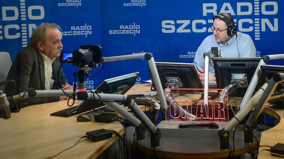 Andrzej Durka w "Rozmowach pod krawatem". Fot. Jarosław Gaszyński [Radio Szczecin]