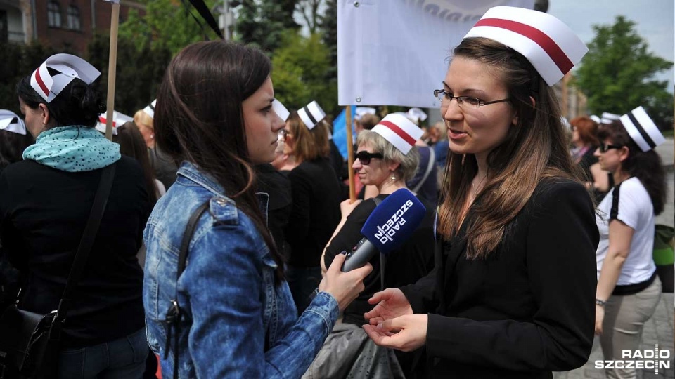 Protest pielęgniarek i położnych w Szczecinie. Fot. Łukasz Szełemej [Radio Szczecin]