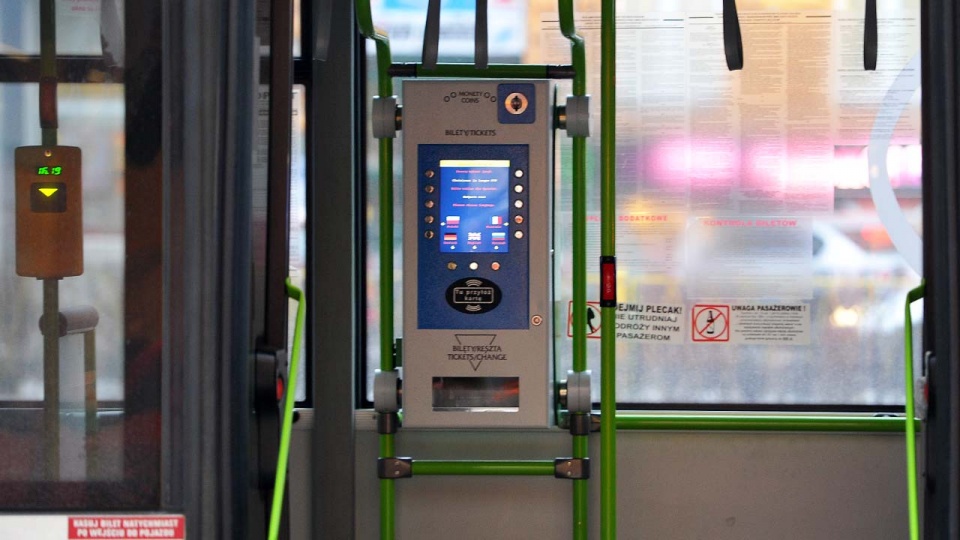 Elementami systemu są biletomaty na przystankach, w autobusach i tramwajach. Fot. Łukasz Szełemej [Radio Szczecin]