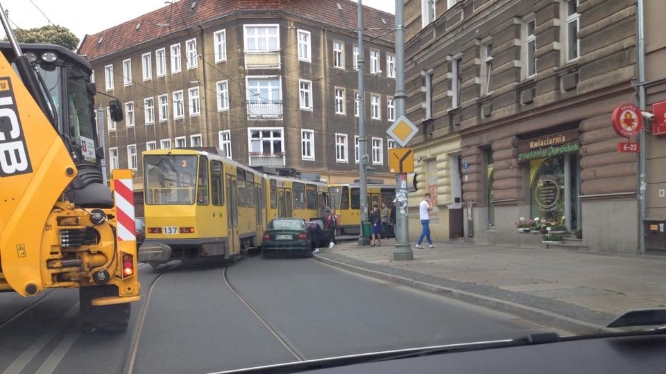 Kolizja tramwajowej trójki w Szczecinie. Fot. Internautka Magdalena Stachnicka