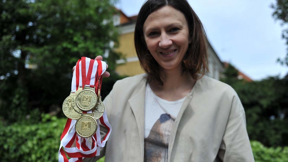 Była tyczkarka Monika Pyrek ma w swojej kolekcji 22 złote medale mistrzostw Polski. Fot. Łukasz Szełemej [Radio Szczecin]