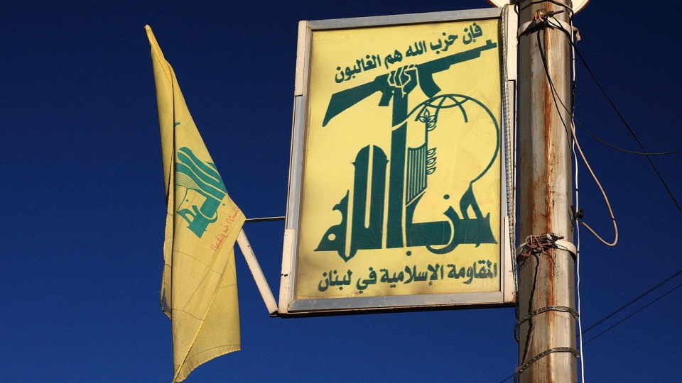 Flaga Hezbollahu. Fot. www.wikipedia.org / yeowatzup