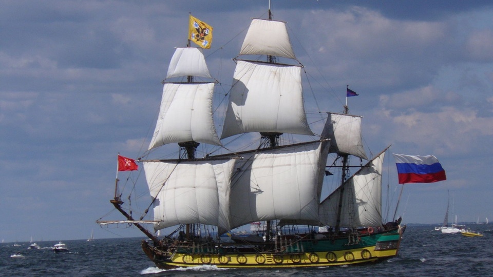 Sztandart – replika fregaty z 1703 r. – okrętu flagowego rosyjskiej floty zaprojektowanego przez cara Piotra Wielkiego i zbudowanego przy jego udziale. Fot. www.wikipedia.org / Żeglarz