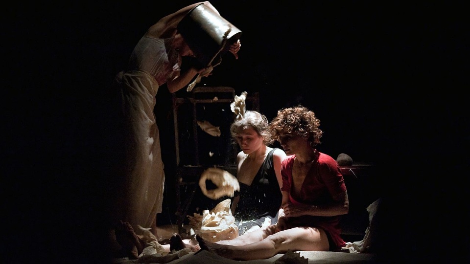 Przedstawienie zatytułowane "Armine, Sister" zrealizował wrocławski Teatr ZAR. Fot. Karol Jarek