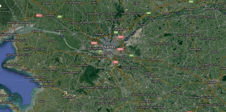 Jak donosi telewizja France Info, do ataku doszło w poniedziałek tuż przed drugą w nocy na parkingu przy obwodnicy miasta Nantes na zachodzie Francji. Fot. www.google.pl/maps