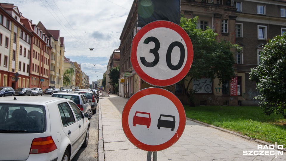 Ograniczenie prędkości do 30 km/h i skrzyżowania równorzędne, zamiast dróg z pierwszeństwem - takie zmiany urzędnicy planują wprowadzić w centrum Szczecina. Fot. Konrad Nowak [Radio Szczecin]