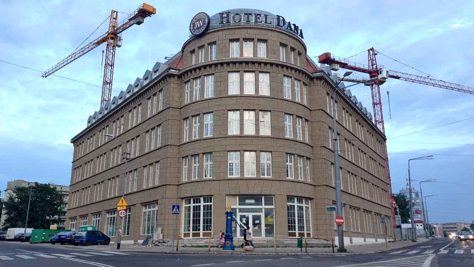 Hotel Dana w Szczecinie we wrześniu tego roku będzie oddany do użytku - deklaruje przedstawiciel dewelopera JWC. Fot. Łukasz Szełemej [Radio Szczecin]