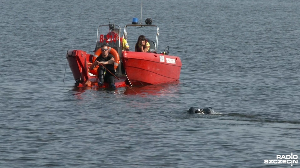 Ratownicy WOPR i policjanci wznowili poszukiwania 31-latka na jeziorze Dąbie w Szczecinie. Fot. Paweł Sip [Radio Szczecin/Archiwum]