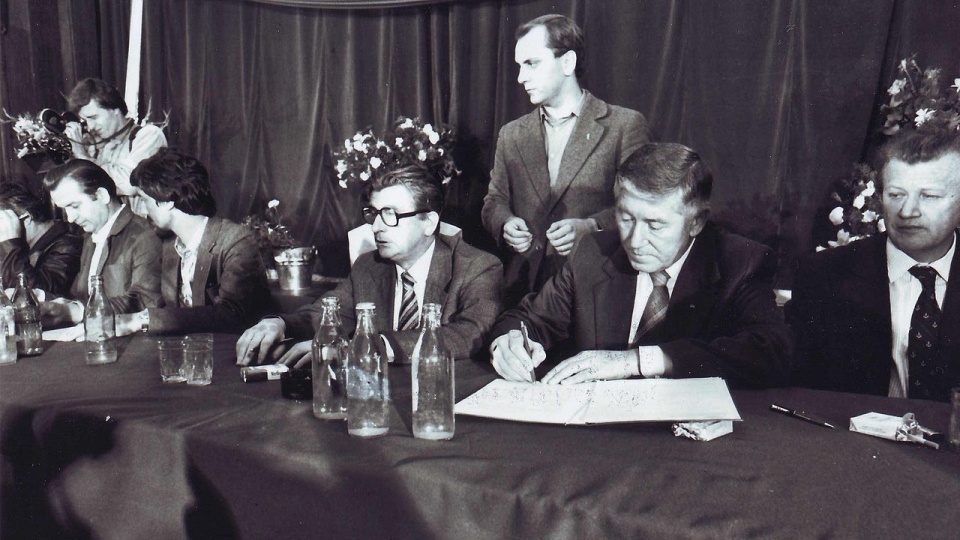 Podpisanie porozumień sierpniowych w Szczecinie, 30 sierpnia 1980. Fot. www.wikipedia.org / Stefan Cieślak