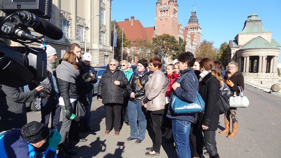 Żony i matki podejrzanych przyjechały do Szczecina, by stąd zaapelować do - jak mówią - najwyższych władz w państwie o interwencję. Fot. Elżbieta Bielecka [Radio Szczecin]