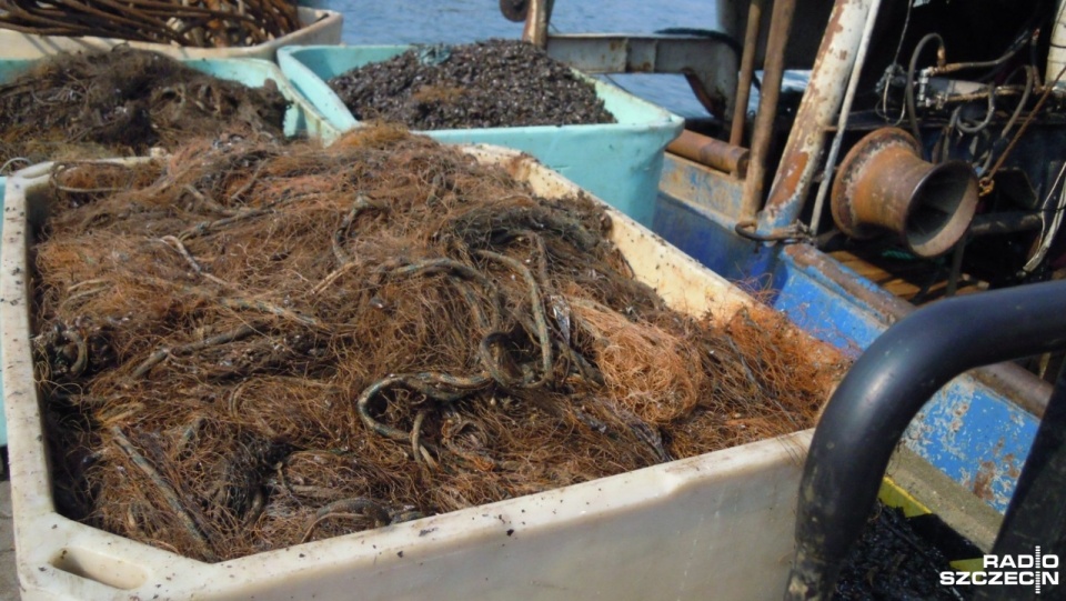 Kolejny raz organizacja ekologiczna WWF i rybacy postanowili oczyścić Bałtyk z zalegających i zerwanych sieci. Fot. Przemysław Polanin [Radio Szczecin]