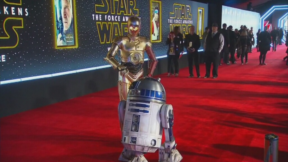 W Hollywood odbyła się światowa premiera najnowszej części "Gwiezdnych wojen: Przebudzenie mocy". Fot. CNN Newsource/x-news