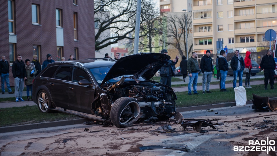 Wypadek na Niebuszewie. Na skrzyżowaniu zderzyły się dwa auta. Fot. Konrad Nowak [Radio Szczecin]