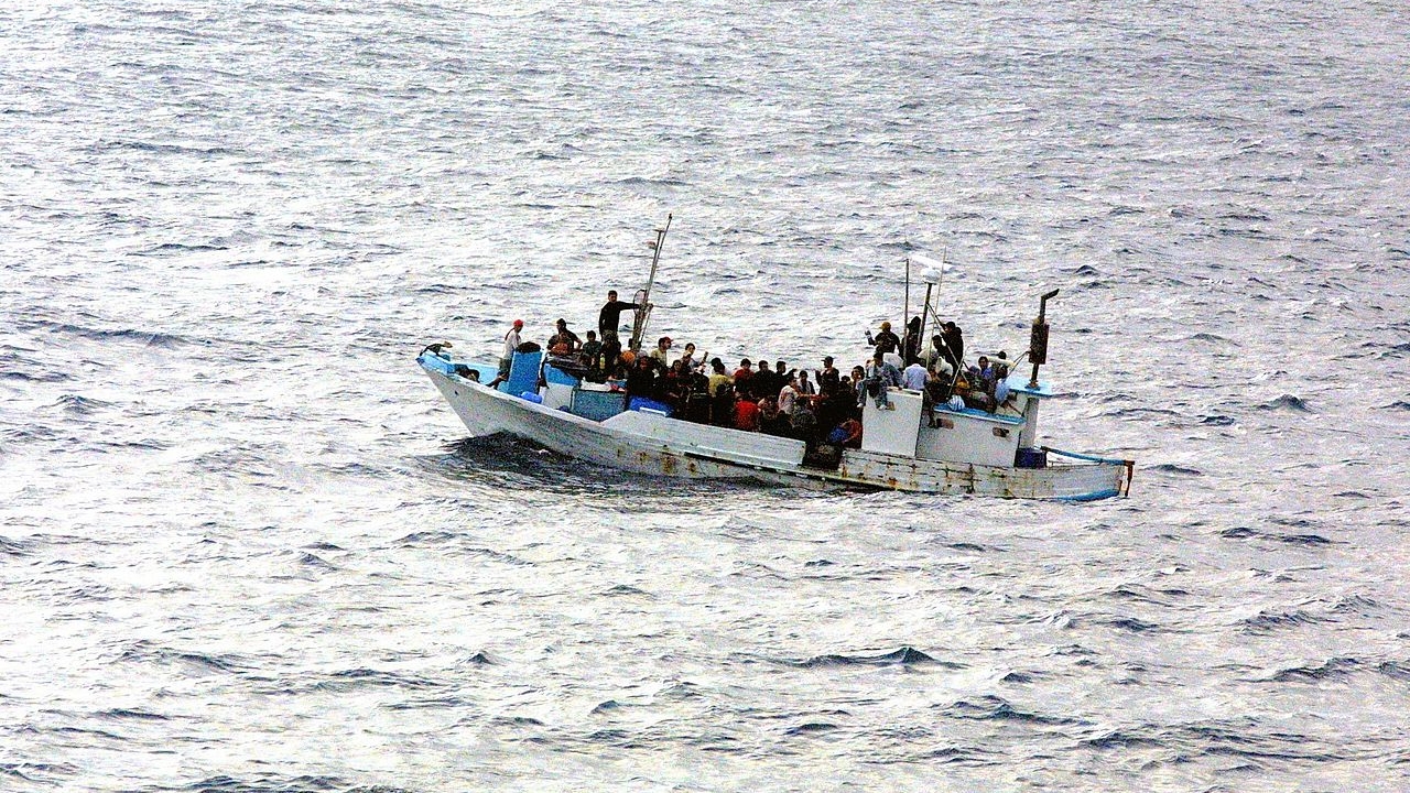 Mniej nielegalnych migrantów próbuje dostać się do Europy