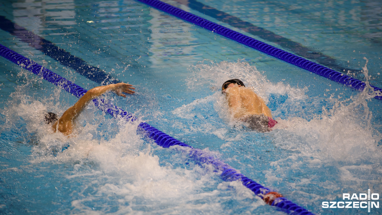 Trzy medale dwa złote i srebrny zdobyli zawodnicy MKP Szczecin w pierwszym dniu Zimowych Mistrzostw Polski w pływaniu na basenie 50-metrowym w Poznaniu.