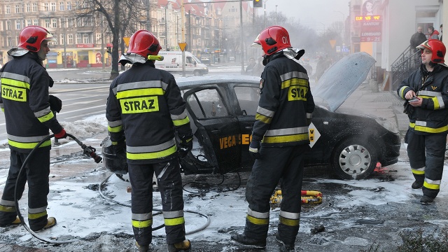Nie wiadomo czy były to podpalenie czy zwarcie instalacji. Fot. Michał Wróbel Kolejny pożar samochodu w centrum Szczecina [WIDEO, ZDJĘCIA]