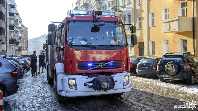 Akcja straży pożarnej na ulicy Pocztowej. Fot. Piotr Sawiński [Radio Szczecin] Pożar mieszkania w centrum Szczecina [WIDEO, ZDJĘCIA]