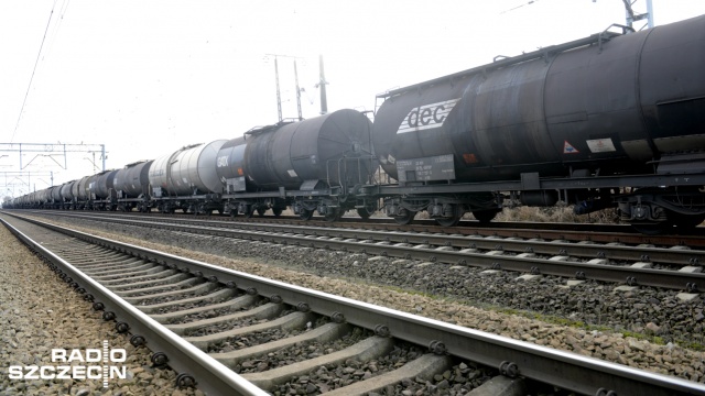 Pociąg towarowy wykoleił się pod Choszcznem. Fot. Jarosław Gaszyński [Radio Szczecin] Wykolejony pociąg zablokował trasę. Podróżni narzekają na chaos [WIDEO, ZDJĘCIA]