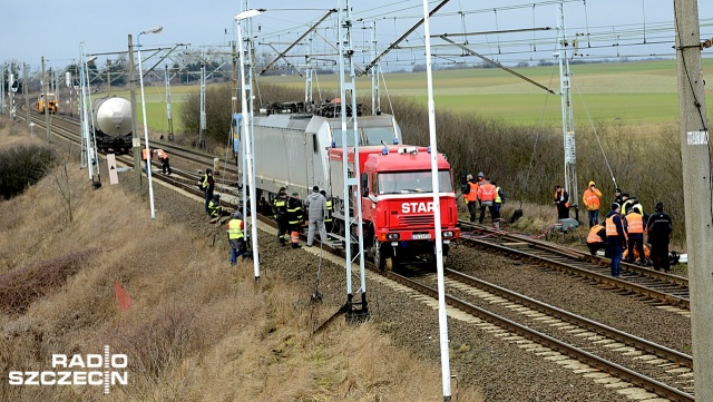 Pociąg towarowy wykoleił się pod Choszcznem. Fot. Jarosław Gaszyński [Radio Szczecin] Wykolejony pociąg zablokował trasę. Podróżni narzekają na chaos [WIDEO, ZDJĘCIA]