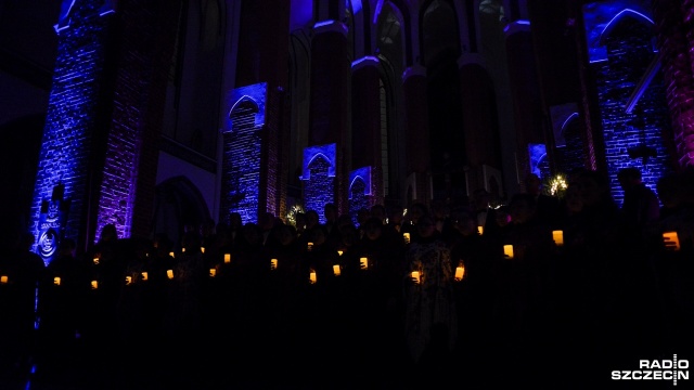 W sobotę wieczorem w Bazylice Archikatedralnej w Szczecinie odbyło się 34 Misterium Kolędowe. Fot. Jarosław Gaszyński [Radio Szczecin] Zaśpiewali dla chorego wykładowcy [ZDJĘCIA]