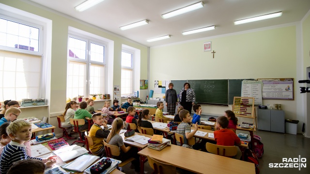 Dzięki osadzonym dzieci mogą się uczyć w wyremontowanym budynku szkoły. Fot. Konrad Nowak [Radio Szczecin] Pracują zamiast marnować czas w więziennej celi [WIDEO, ZDJĘCIA]