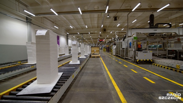 Firma Ikea Industry w ciągu roku produkuje około miliona mebli, które trafiają do sklepów Ikei na całym świecie. Fot. Konrad Nowak [Radio Szczecin] Ikea zwalnia w Goleniowie [WIDEO, ZDJĘCIA]