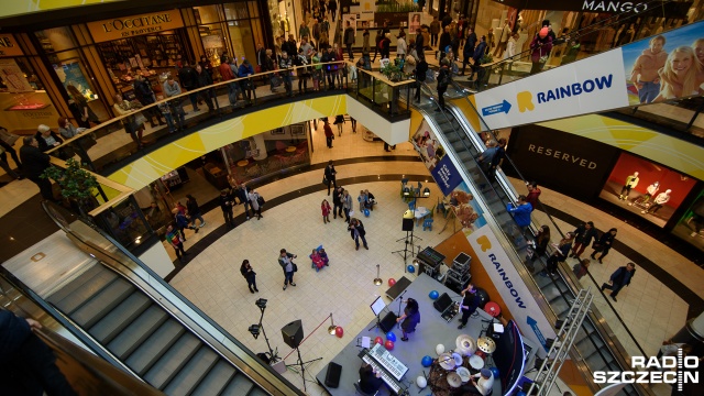Koncert promujący zbliżający się Jazz Festiwal odbył się w sobotę w szczecińskim centrum handlowym Kaskada. Fot. Konrad Nowak [Radio Szczecin] Jazz w centrum handlowym [WIDEO, ZDJĘCIA]