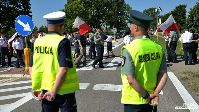 Protest celników na DK nr 13. Fot. Łukasz Szełemej [Radio Szczecin] Celnicy wyszli na ulice: Żyjemy w strachu [ZDJĘCIA]