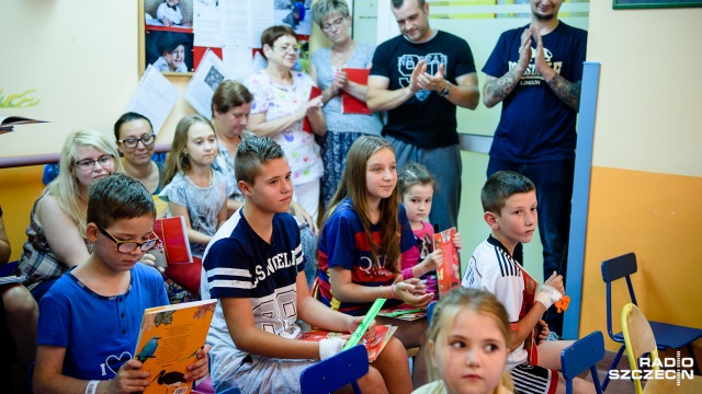 Krakowscy aktorzy zagrali dla dzieci w szczecińskim szpitalu. Fot. Konrad Nowak [Radio Szczecin] Krakowscy aktorzy zagrali dla dzieci w szczecińskim szpitalu [WIDEO, ZDJĘCIA]