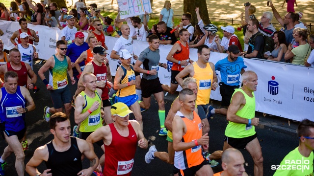 Półmaraton Szczeciński. Fot. Konrad Nowak [Radio Szczecin] Tysiące biegaczy w Szczecinie. Rekordowy półmaraton [WIDEO, DUŻO ZDJĘĆ]