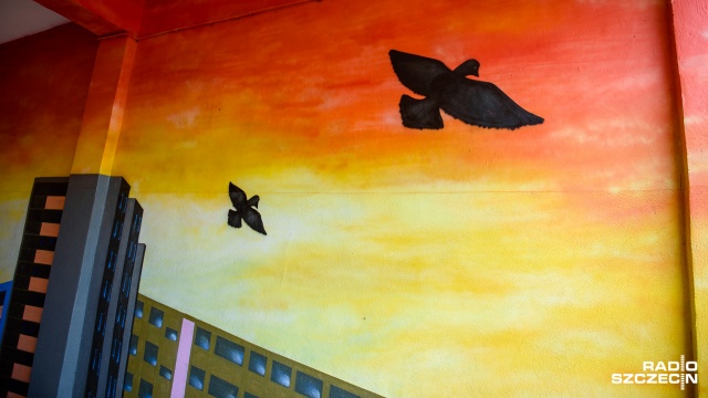 Wielkie murale z bohaterami bajek można oglądać na osiedlu Słonecznym w Szczecinie. Fot. Konrad Nowak [Radio Szczecin] Bajkowy świat na Słonecznym. Zobacz wielkie murale [ZDJĘCIA]