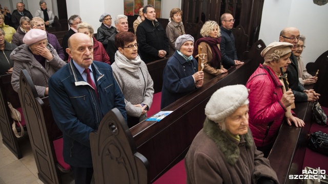 Nabożeństwo w kościele w Nowogardzie. Fot. Olaf Nowicki [Radio Szczecin] Relikwie błogosławionego w Nowogardzie [ZDJĘCIA]