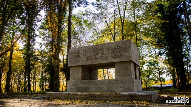 Cmentarz przy ul. Ostrowskiej. Fot. Konrad Nowak [Radio Szczecin] Jeśli to park, wcześniej pewnie był... cmentarzem [WIDEO, ZDJĘCIA]