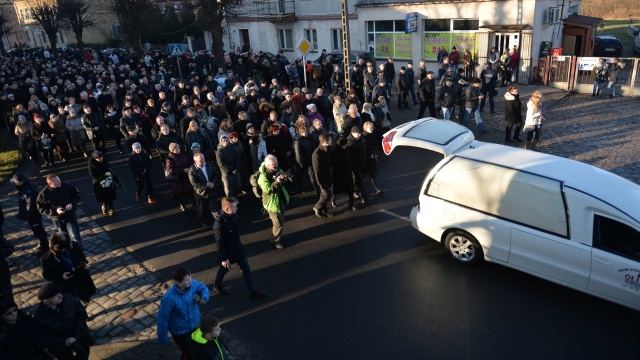 Pogrzeb Łukasza Urbana - kierowcy, który zginął w zamachu terrorystycznym w Berlinie. Fot. Łukasz Szełemej [Radio Szczecin] Tłumy pożegnały kierowcę zabitego w zamachu terrorystycznym w Berlinie [WIDEO, ZDJĘCIA]