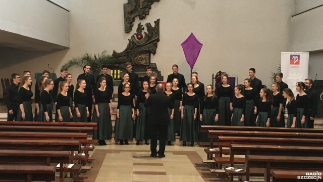 Blisko tysiąc chórzystów śpiewa w Szczecinie Pieśni Pasyjne