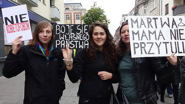 Kobiety strajkowały. Manifestacje w Świnoujściu, Kamieniu i Choszcznie