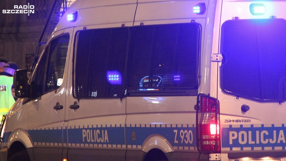Policjanci apelują o zdjęcie nogi z gazu. Fot. Piotr Kołodziejski [Radio Szczecin/Archiwum]