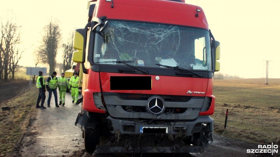 Kierowca nie ucierpiał w wypadku w okolicach Biesiekierza. Fot. Adam Wójcik [Radio Szczecin]