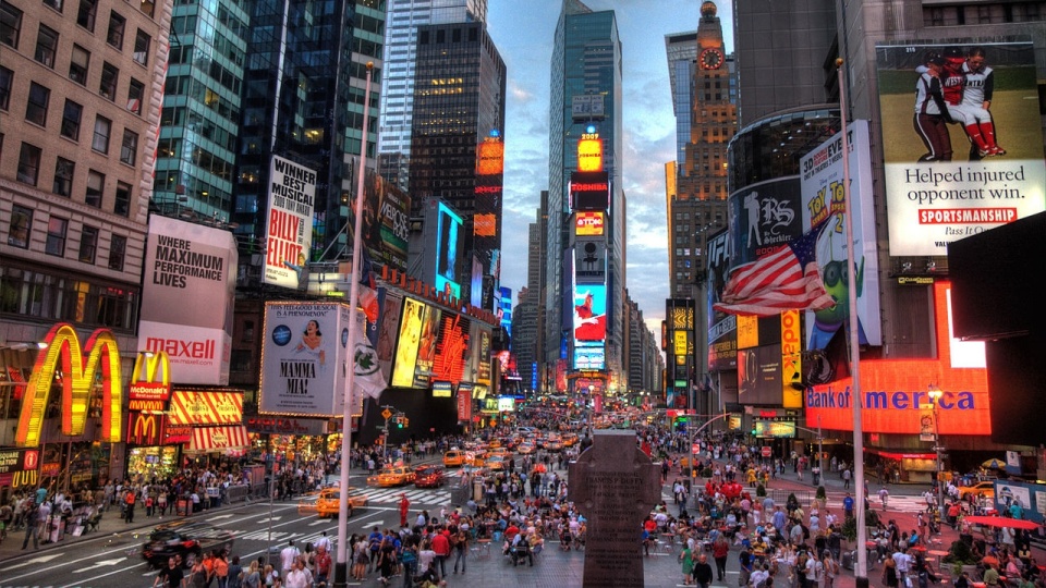 Times Square – plac na Manhattanie w Nowym Jorku. Fot. www.wikipedia.org / Terabass