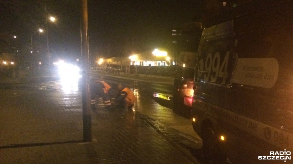 Na ulicy Chłopskiej w Szczecinie doszło do awarii wodociągu. Fot. Michał Elmerych [Radio Szczecin]