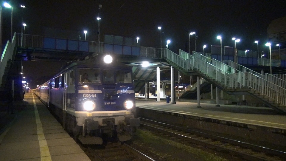 Pociąg na dworzec Szczecin Główny wjechał w sobotę po godzinie 23. Fot. Piotr Sawiński [Radio Szczecin]