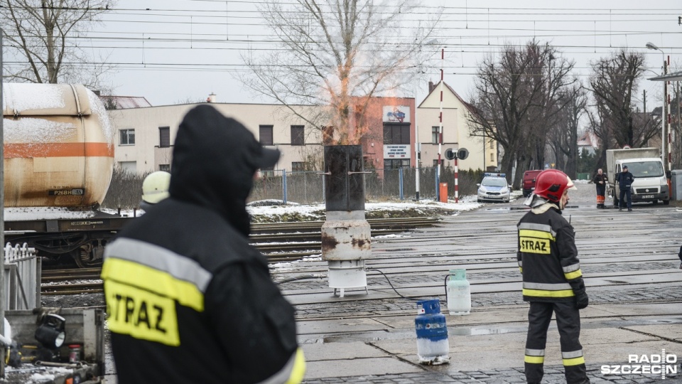 Strażacy usunęli amoniak z wykolejonych cystern w Szczecinie Dąbiu. Fot. Jarosław Gaszyński [Radio Szczecin]
