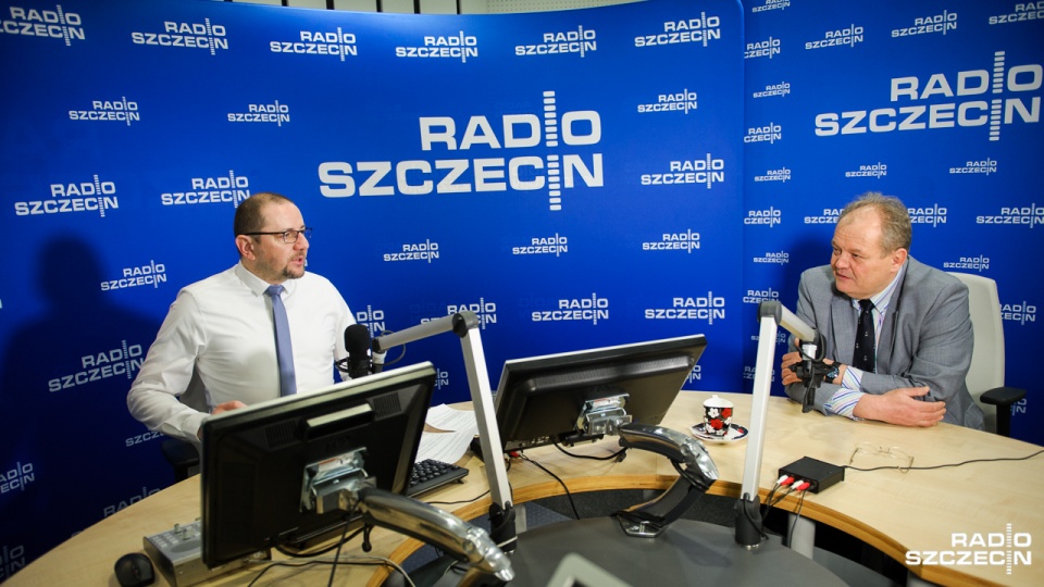 Paweł Brzezicki w studiu Radia Szczecin. Fot. Konrad Nowak [Radio Szczecin]