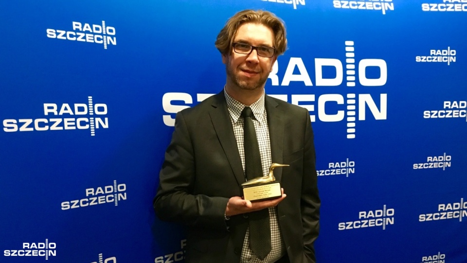 Konrad Wojtyła zdobył główną nagrodę w konkursie "Dziennikarz Roku 2015". Fot. Sylwia Polachowska [Radio Szczecin]
