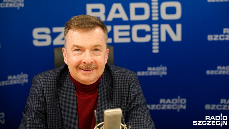 Dariusz Wieczorek w studiu Radia Szczecin. Fot. Konrad Nowak [Radio Szczecin]