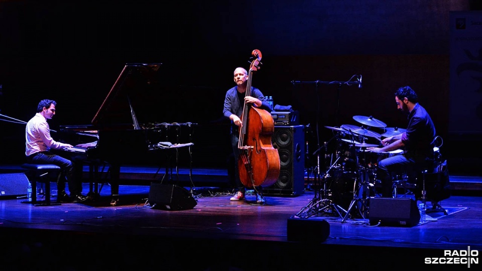 Avishai Cohen, jeden z najważniejszych współczesnych muzyków jazzowych, wystąpił w filharmonii w ramach Szczecin Music Fest. Fot. Łukasz Szełemej [Radio Szczecin]