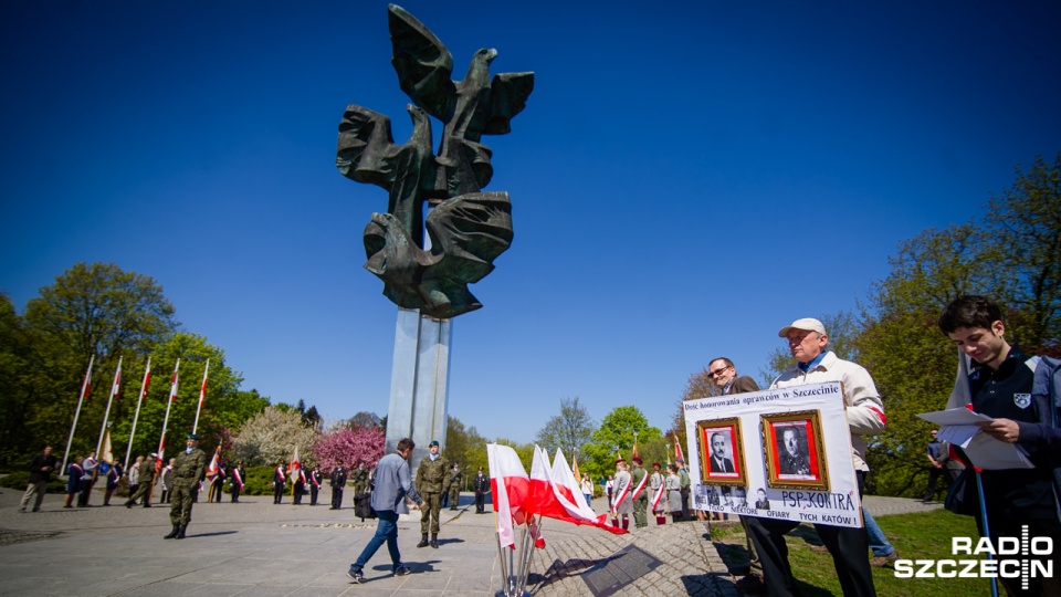 W Szczecinie oficjalne uroczystości uczczenia tego dnia odbyły się przy Pomniku Czynu Polaków. Wzięło w nich udział kilkaset osób. Fot. Konrad Nowak [Radio Szczecin]